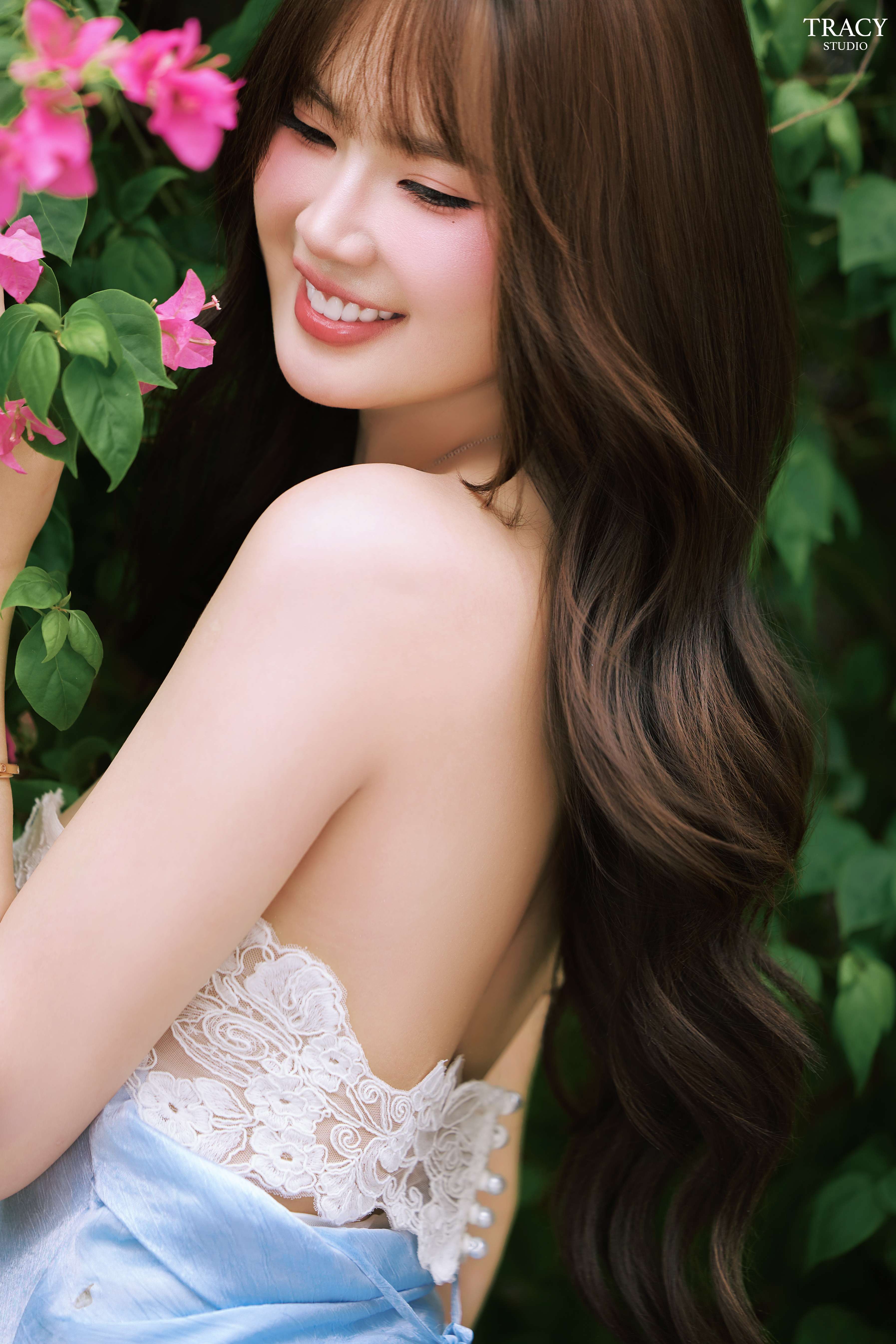 frontend/img/gallery/concept-nang-tho/tracy-studio-chup-outdoor-hoa-giay-lan (11).jpg